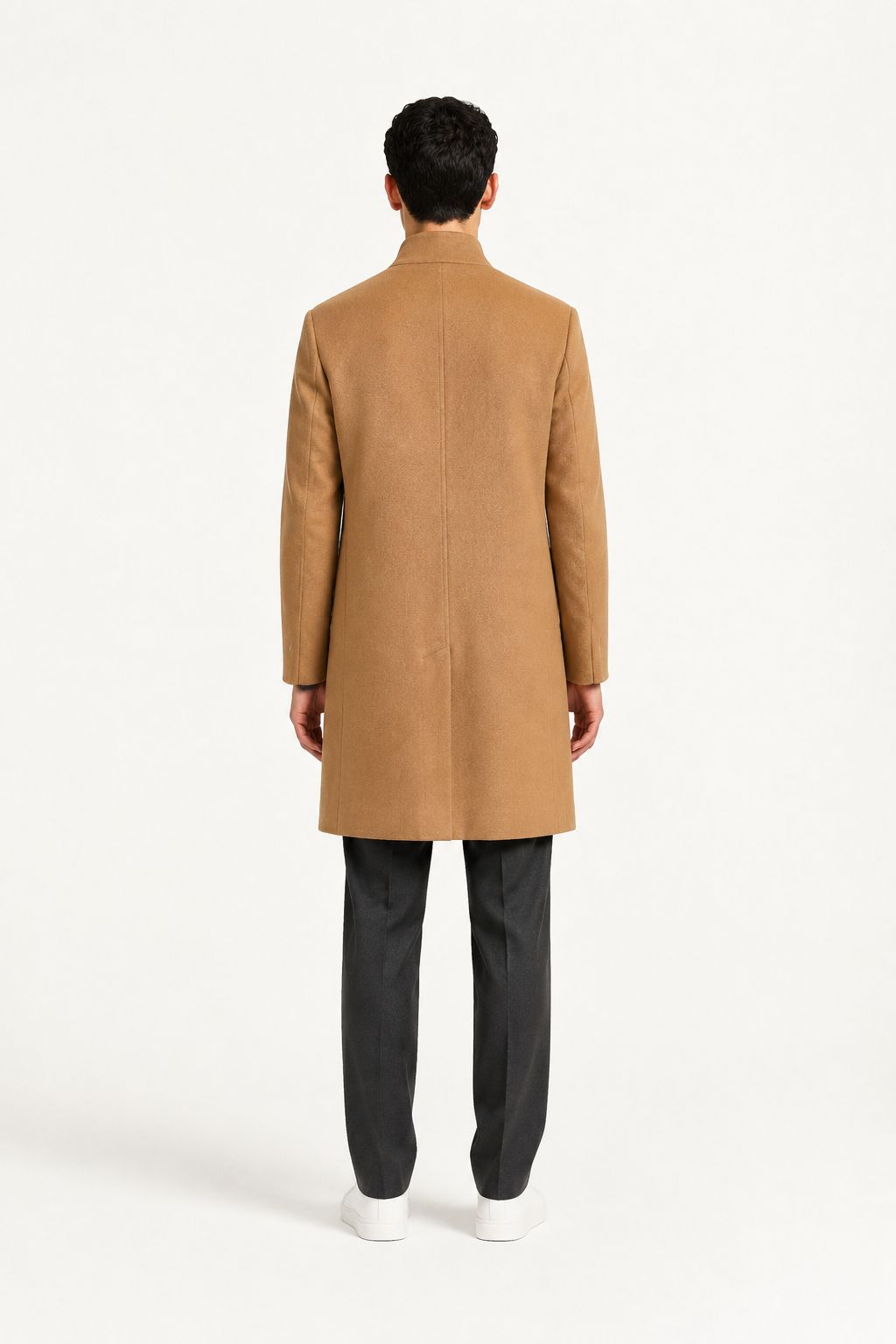 Dos du manteau homme camel mi-long, longueur à hauteur du genou