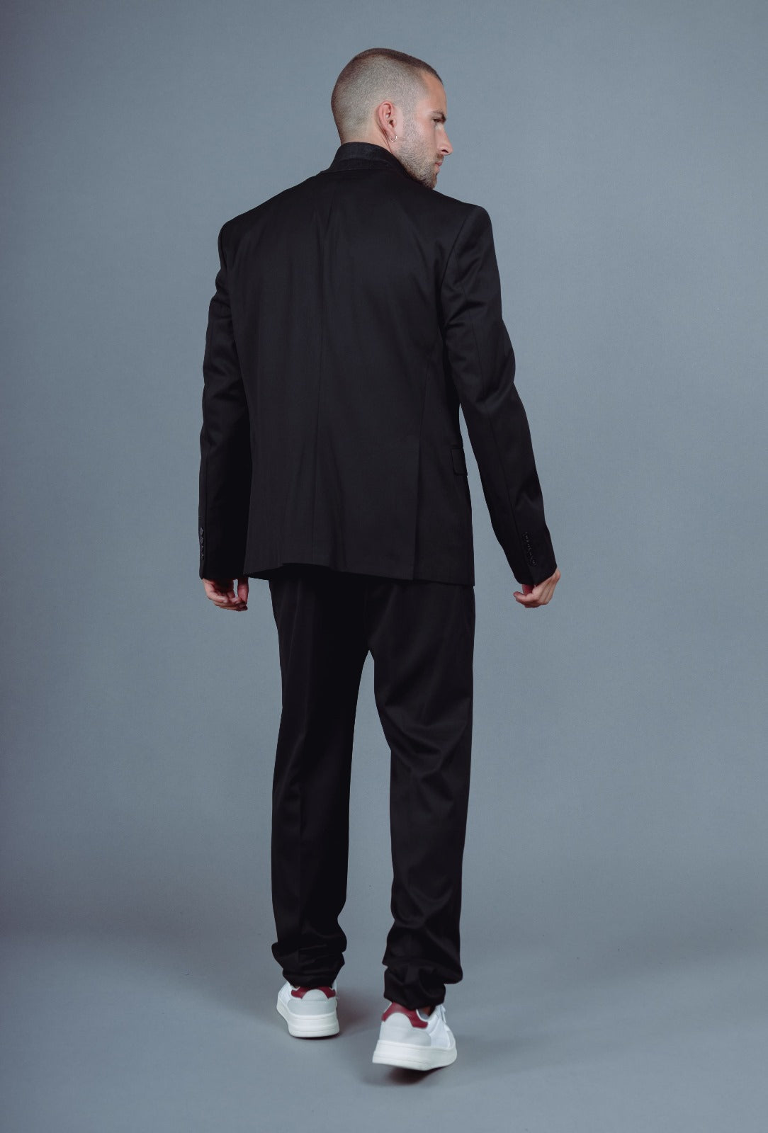 Costume noir moderne stretch Mackten