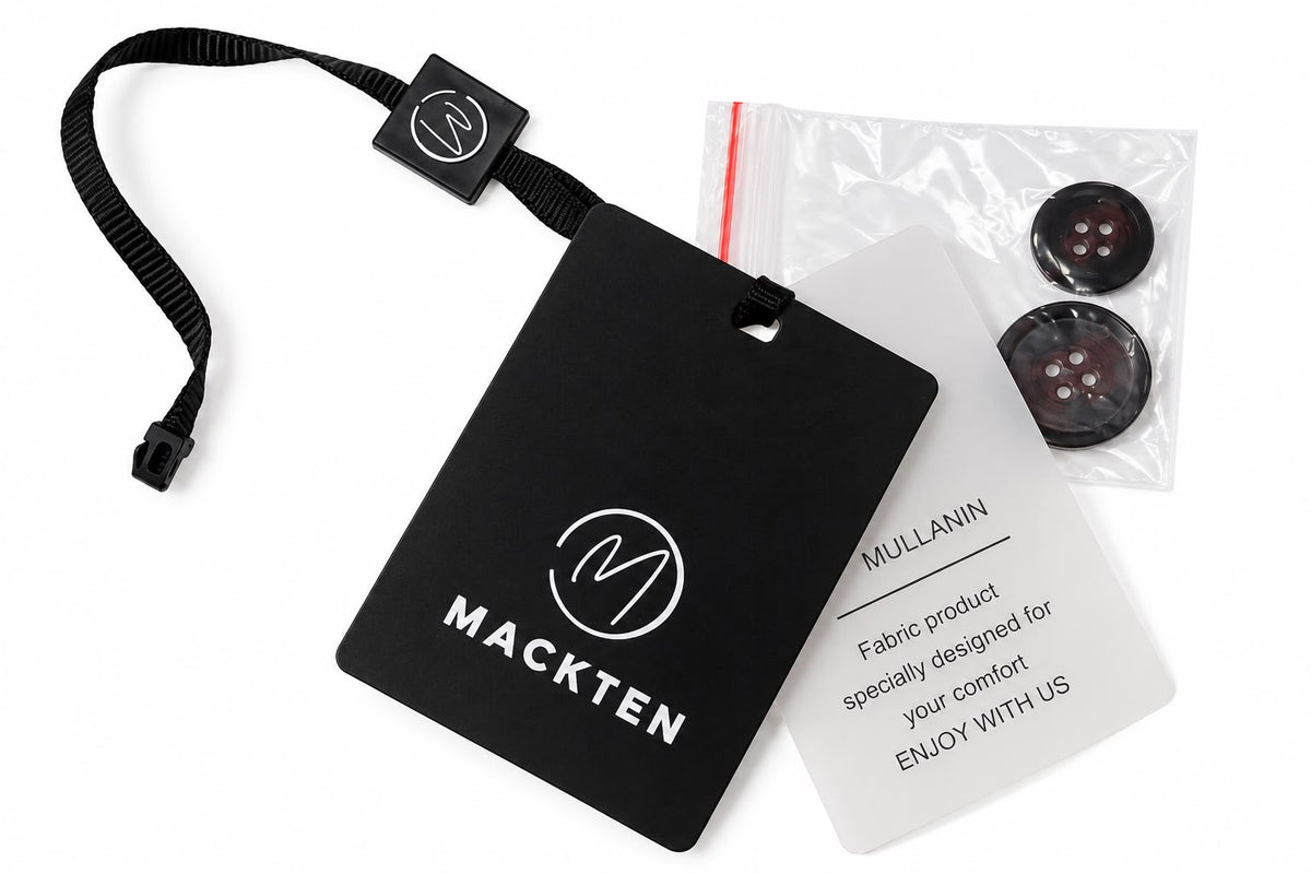 Étiquette Mackten et boutons de rechange fournis avec le blazer noir
