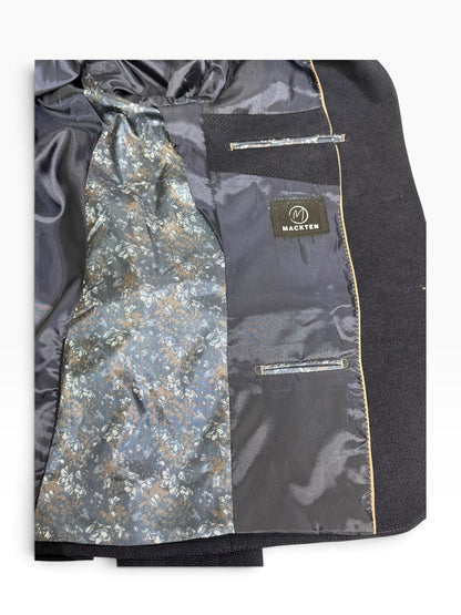 Intérieur doublé du blazer marine avec poches intérieures