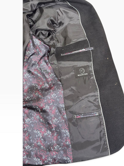 Intérieur doublé du blazer noir avec poches intérieures