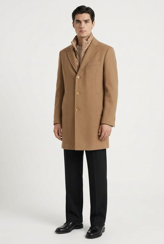 Manteau homme camel mi-long fermé, boutons ton sur ton, doudoune camel assortie – Mackten