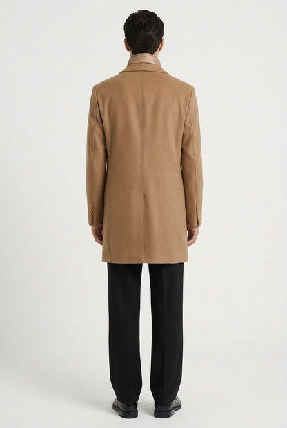Dos du manteau homme camel mi-long avec fente