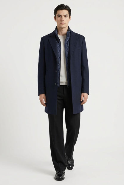 Manteau homme bleu marine mi-long ouvert sur doudoune matelassée amovible et pull écru – Mackten
