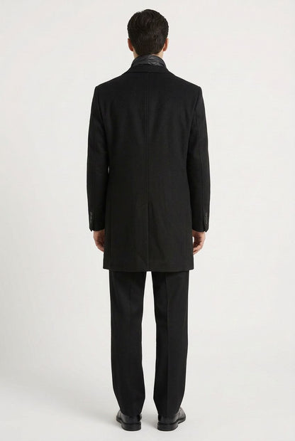 Dos du manteau homme noir mi-long avec fente